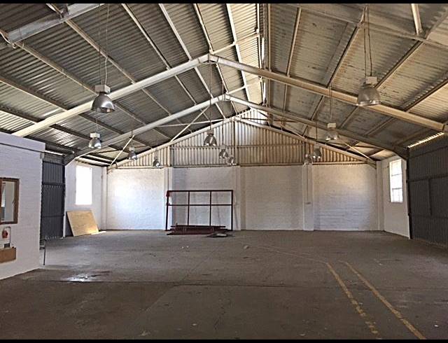 422M² WAREHOUSE RENTED IN OTTERY